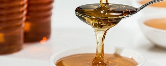 Takaran Tepat Mengganti Gula dengan Madu
